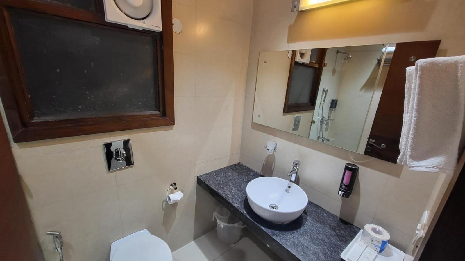 Uds Villa Scandinavian B&B - Next To Vfs New Delhi Ngoại thất bức ảnh