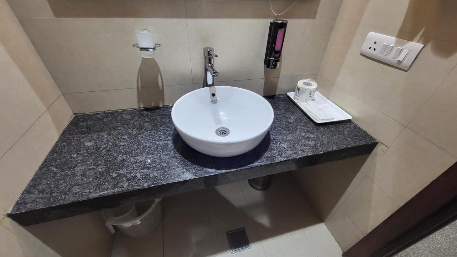 Uds Villa Scandinavian B&B - Next To Vfs New Delhi Ngoại thất bức ảnh